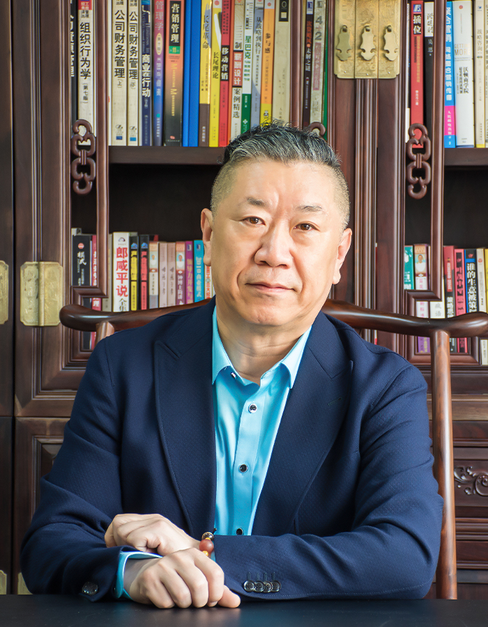從三尺講臺的教師，到2萬平方的董事長